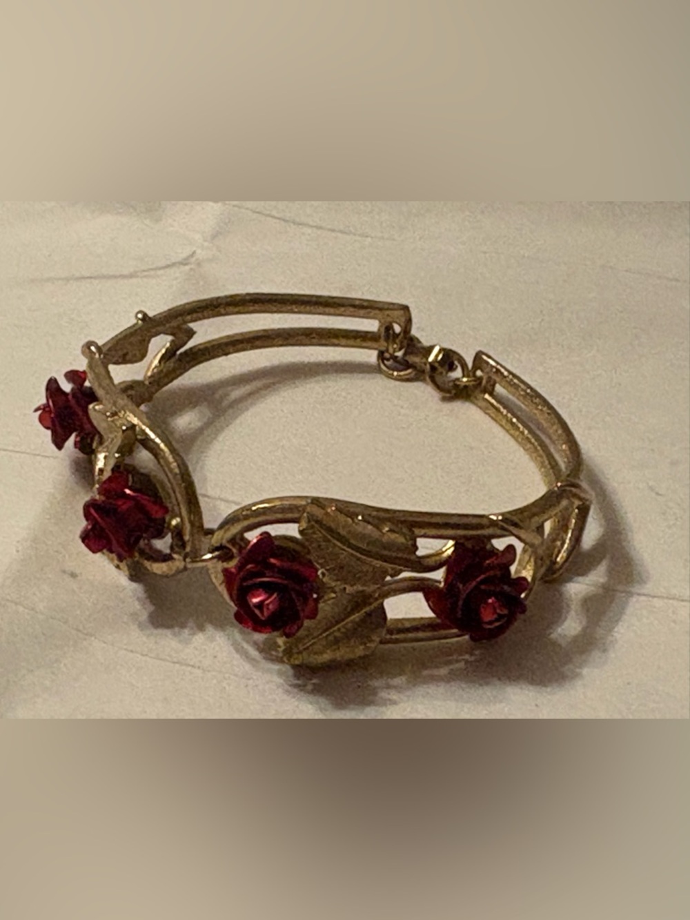 🌸3 for $10🌸 Vintage Gold-Tone Bracelet with Red Rose Accents